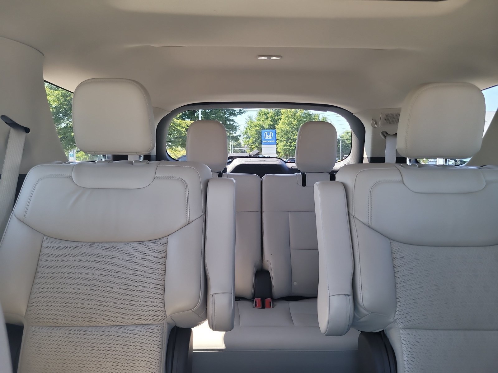 Used 2021 Ford Explorer Platinum w/ Equipment Group 601A AWD/4WD image 24