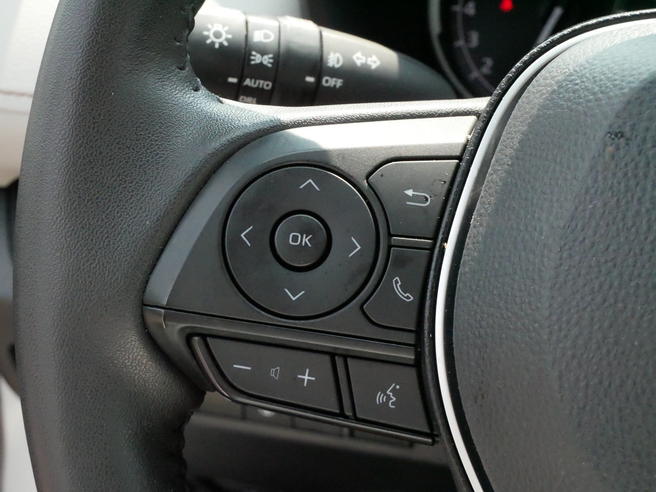 Used 2025 Toyota RAV4 XLE Premium w/ Weather Package AWD/4WD image 26