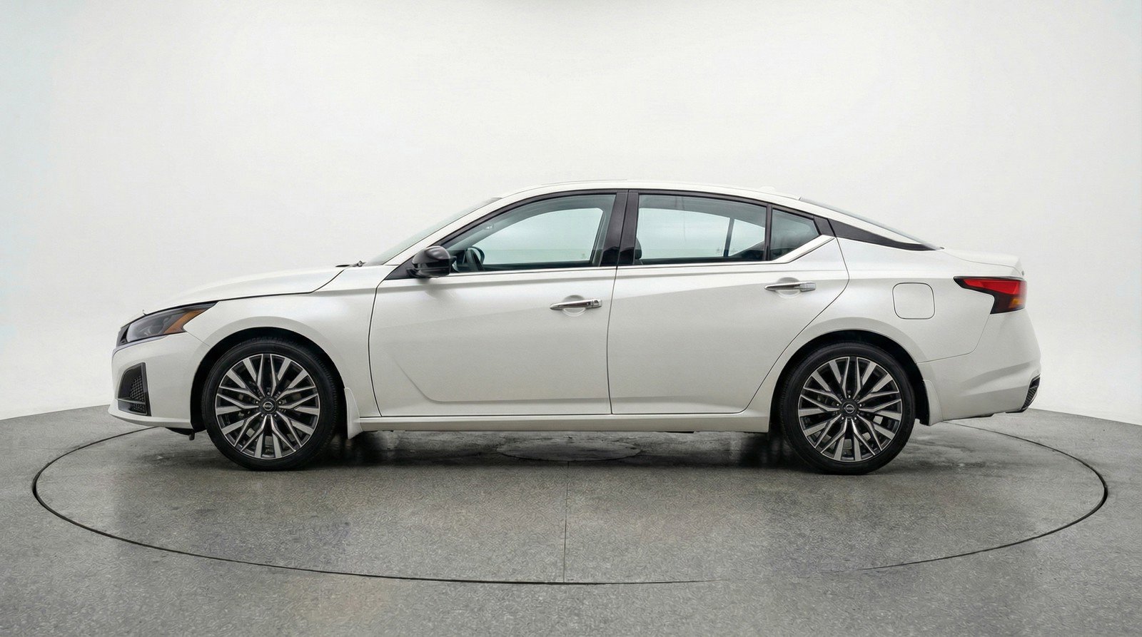 Used 2025 Nissan Altima 2.5 SV image 5