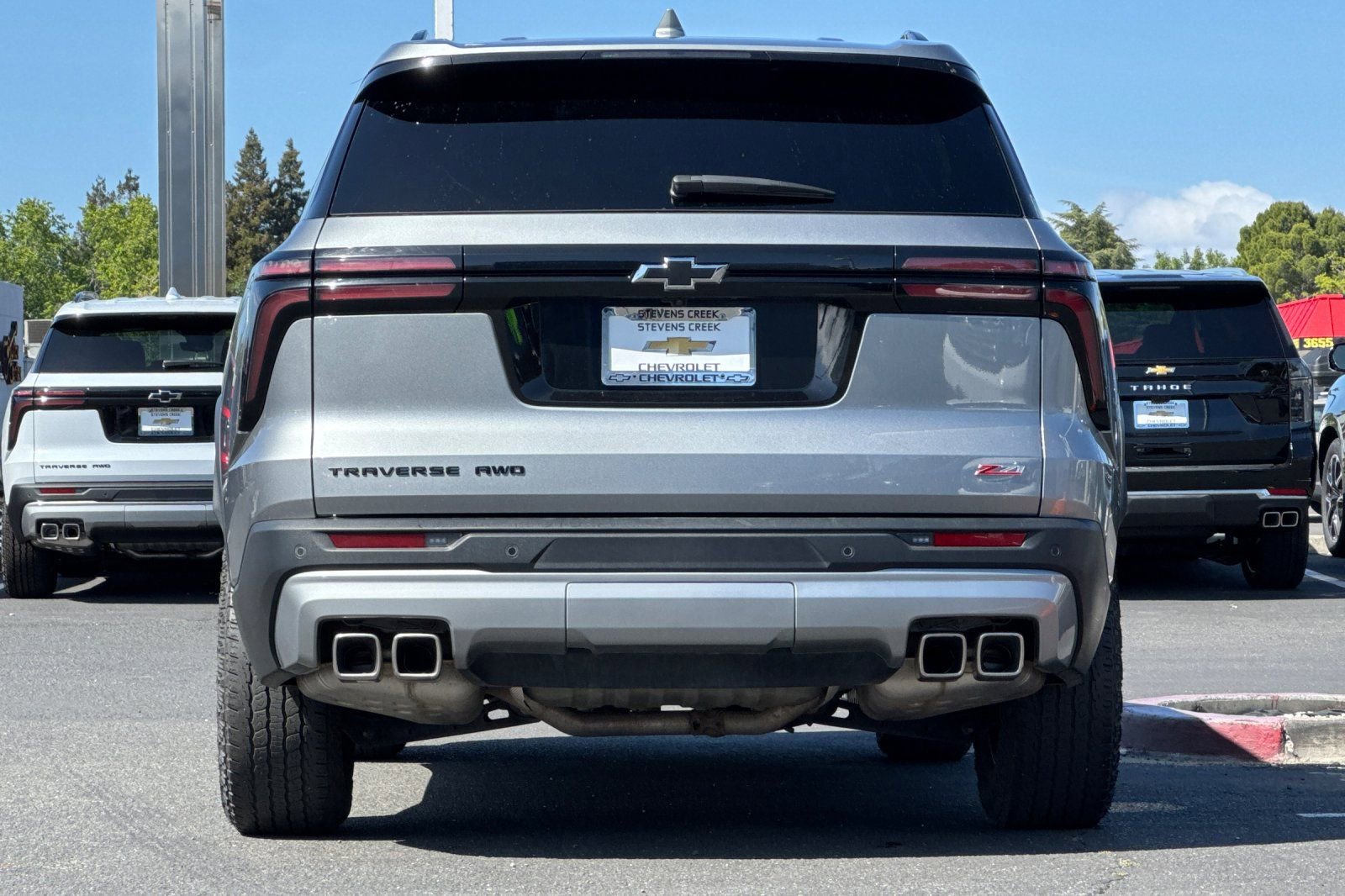 Used 2025 Chevrolet Traverse Z71 image 6