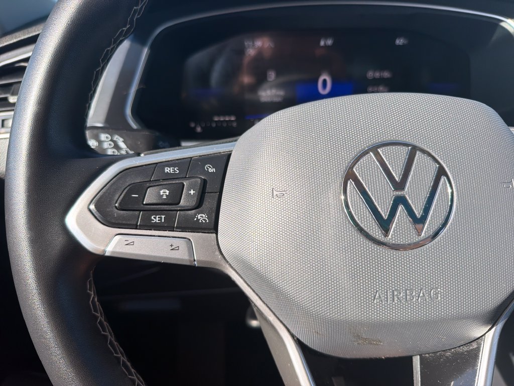 Certified 2023 Volkswagen Tiguan SE w/ Panoramic Sunroof Package AWD/4WD image 13