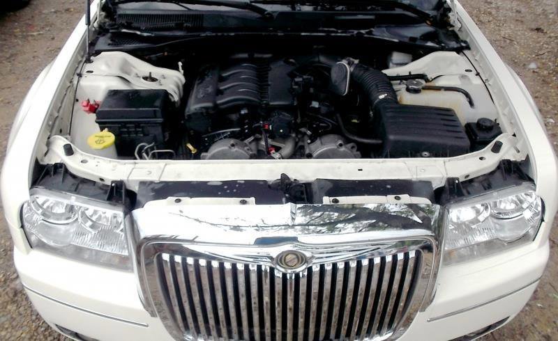 Used 2009 Chrysler 300 Touring RWD image 9