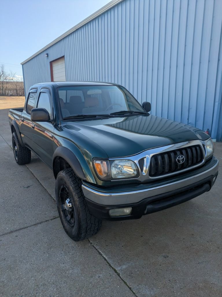 Used 2002 Toyota Tacoma w/ SR5 Package image 3