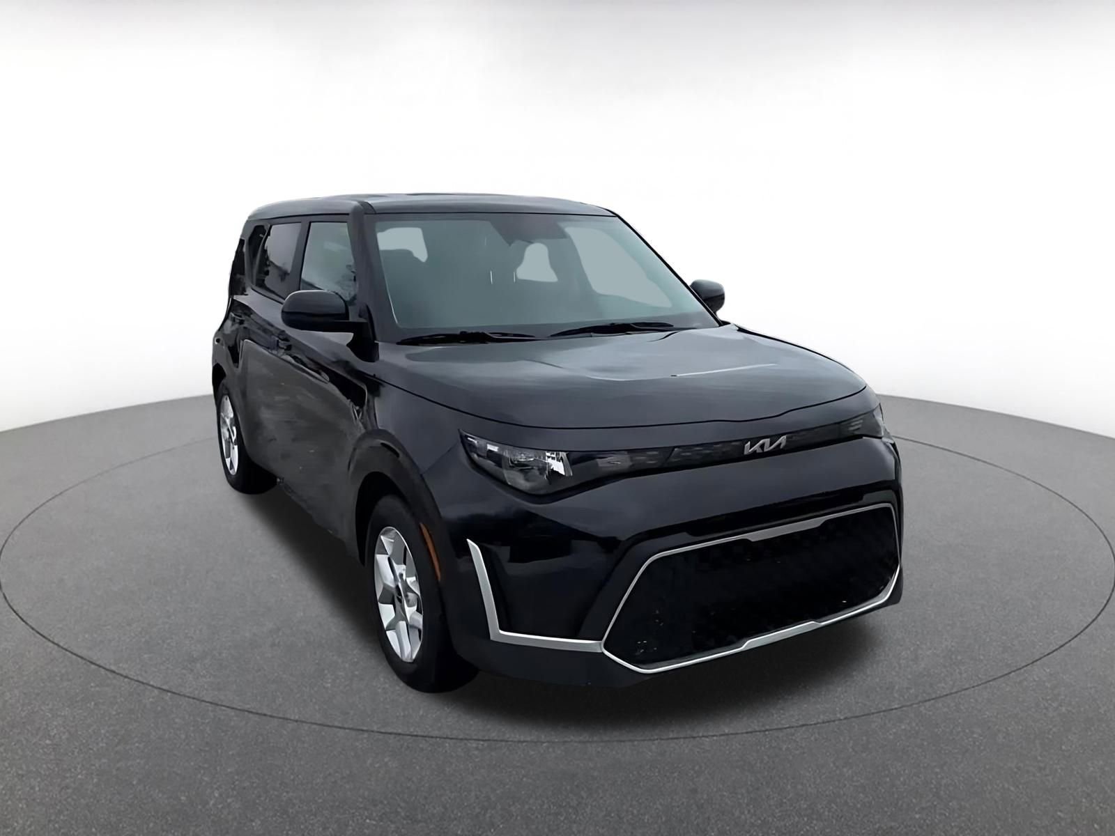 Used 2025 Kia Soul LX w/ LX Technology Package image 3