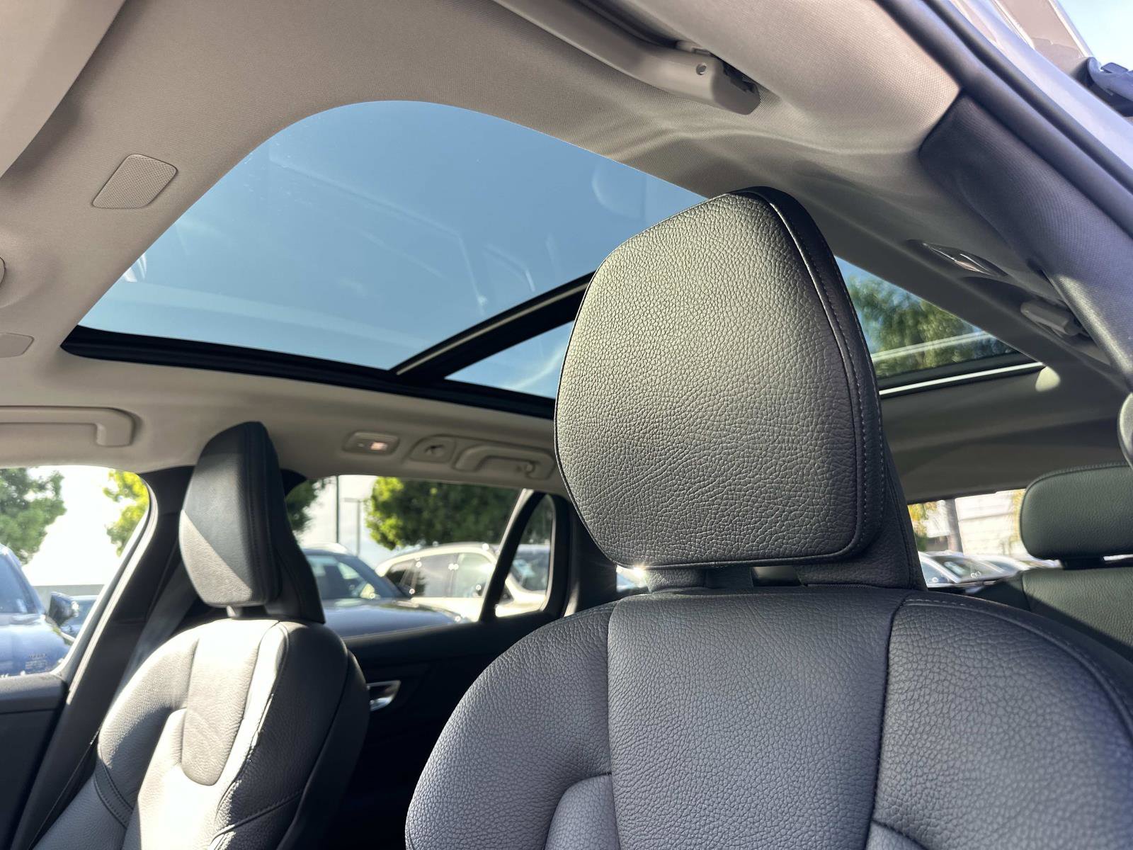 Certified 2025 Volvo V60 B5 Cross Country Plus image 35