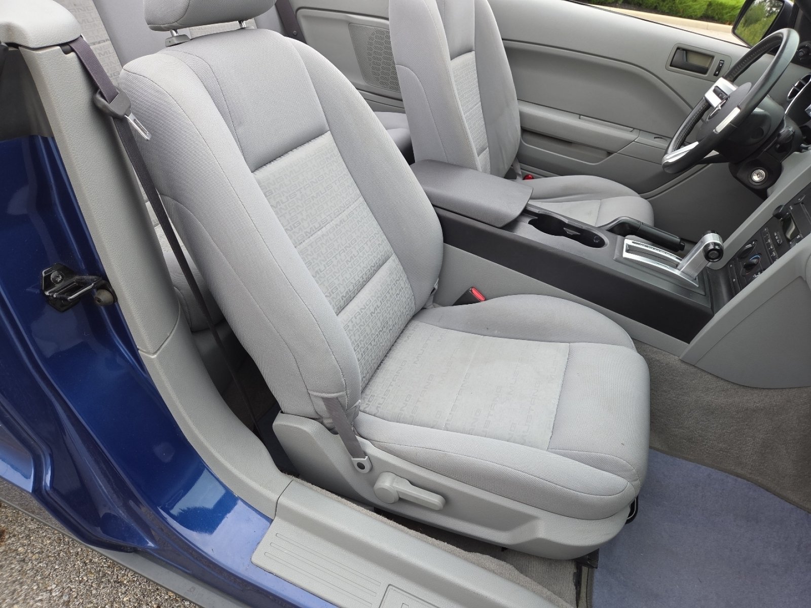Used 2006 Ford Mustang Convertible RWD image 17