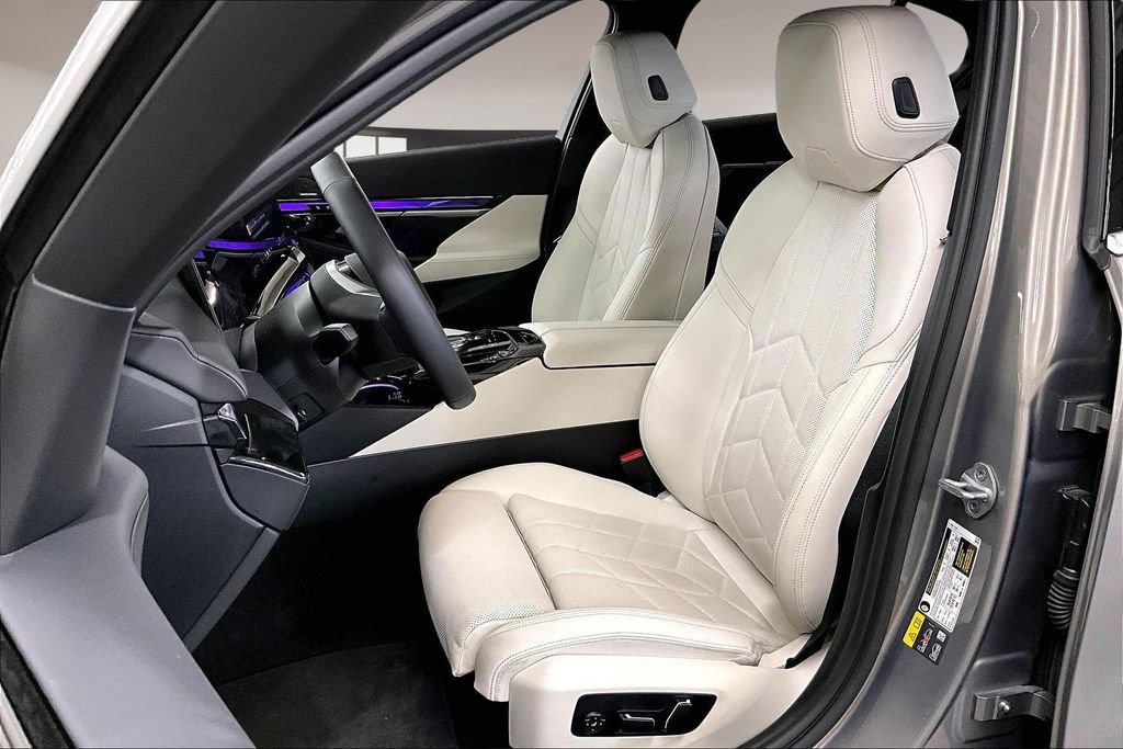 Used 2025 BMW i5 xDrive40 w/ Premium Package image 19