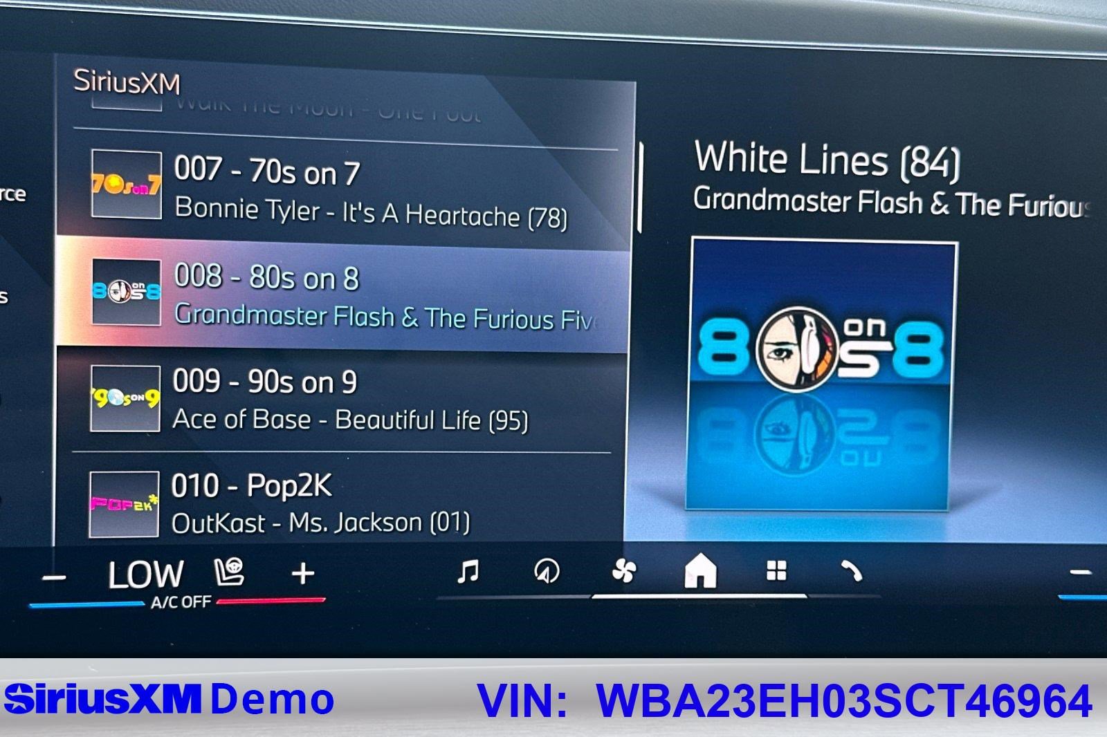 Used 2025 BMW 740i w/ Premium Package RWD image 38