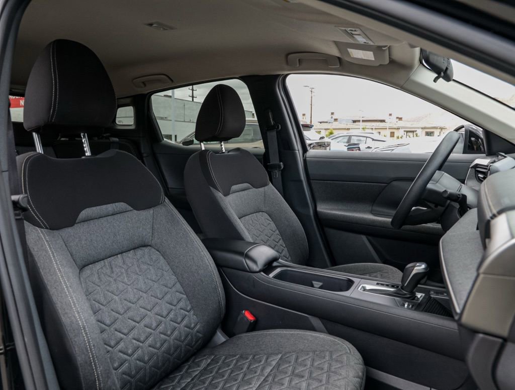 Used 2025 Nissan Kicks SV FWD image 18