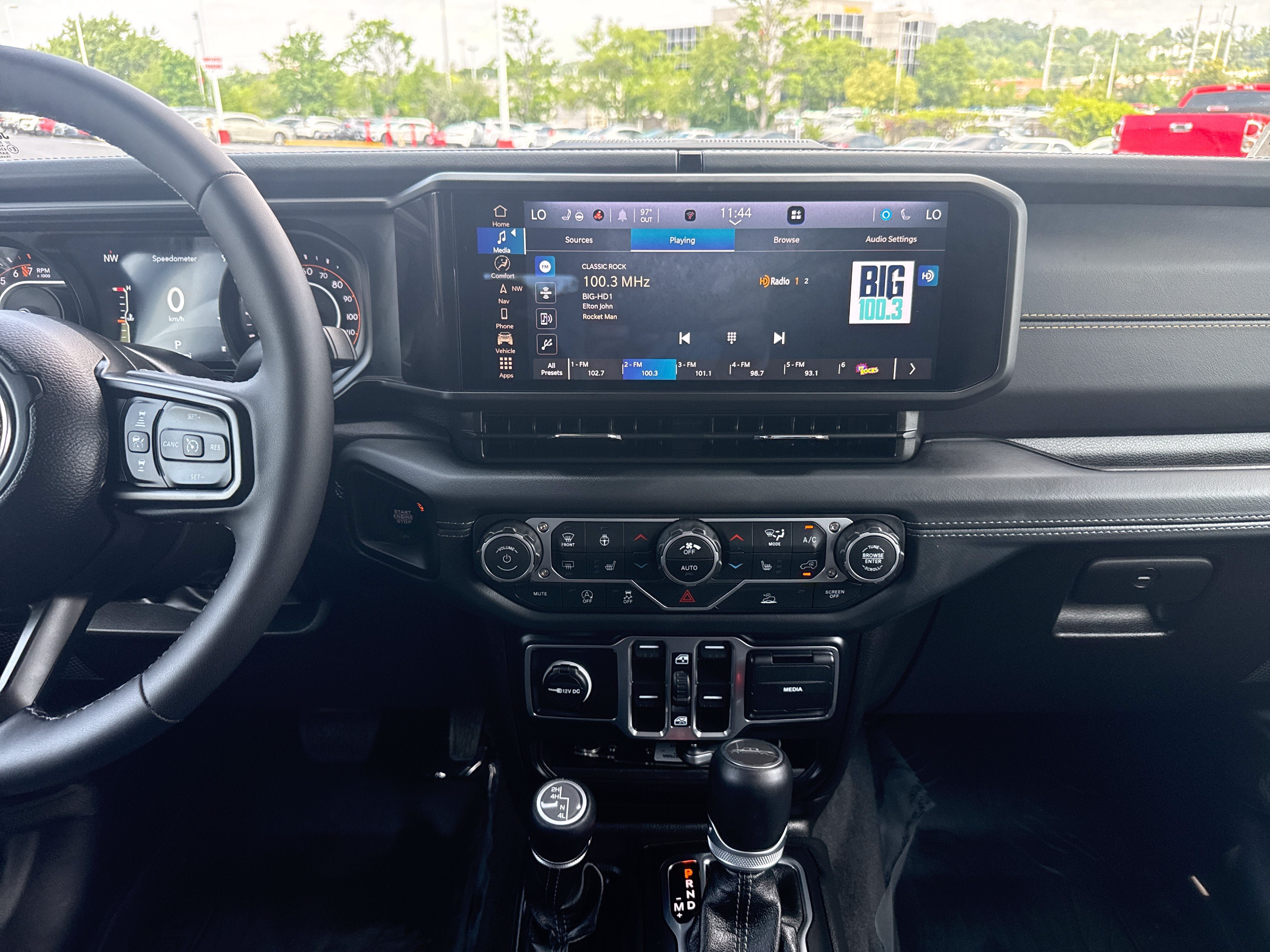 Used 2025 Jeep Gladiator Sport AWD/4WD image 11