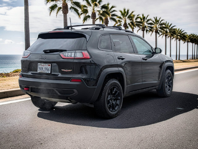 Used 2021 Jeep Cherokee Trailhawk AWD/4WD image 5