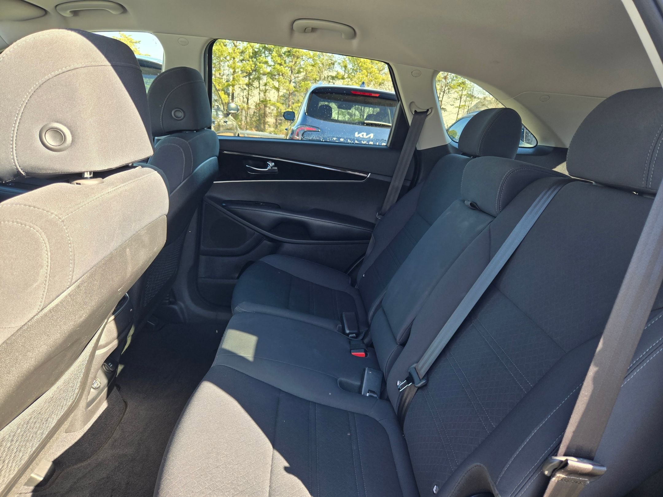 Used 2017 Kia Sorento LX w/ LX Convenience Package image 32