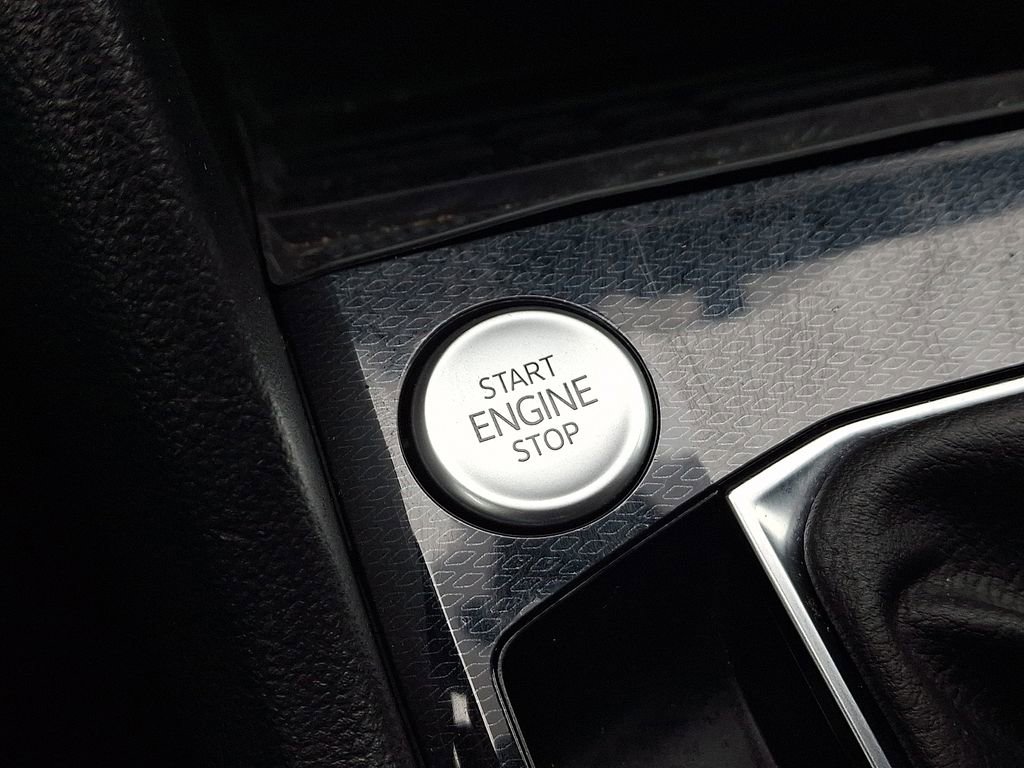 Certified 2025 Volkswagen Taos SE AWD/4WD image 23