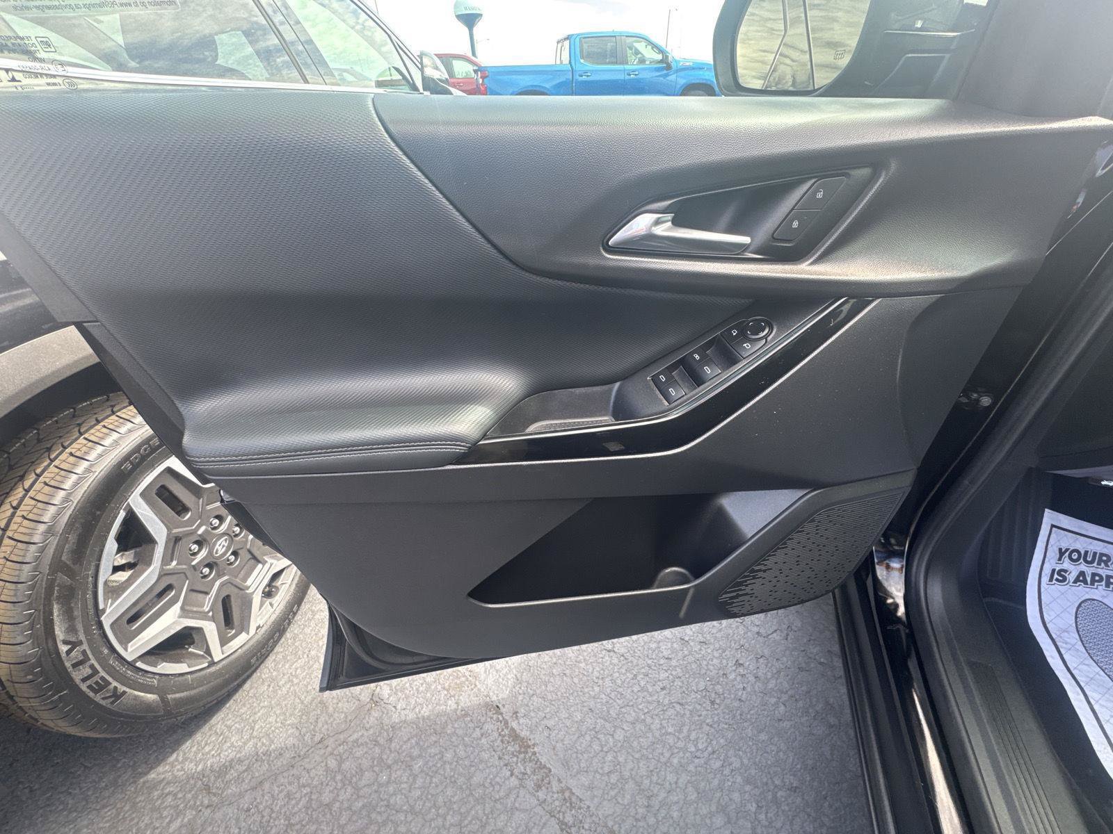 Used 2025 Chevrolet Equinox LT FWD image 8