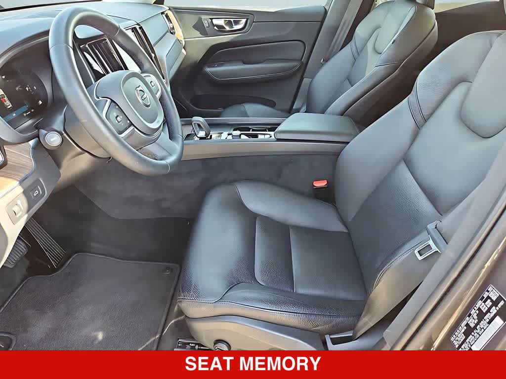 Used 2022 Volvo XC60 B5 Momentum AWD/4WD image 17