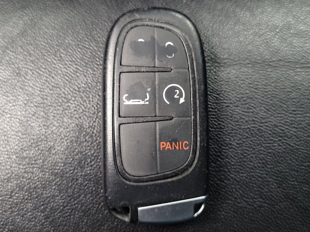 Used 2020 Jeep Cherokee Limited image 32