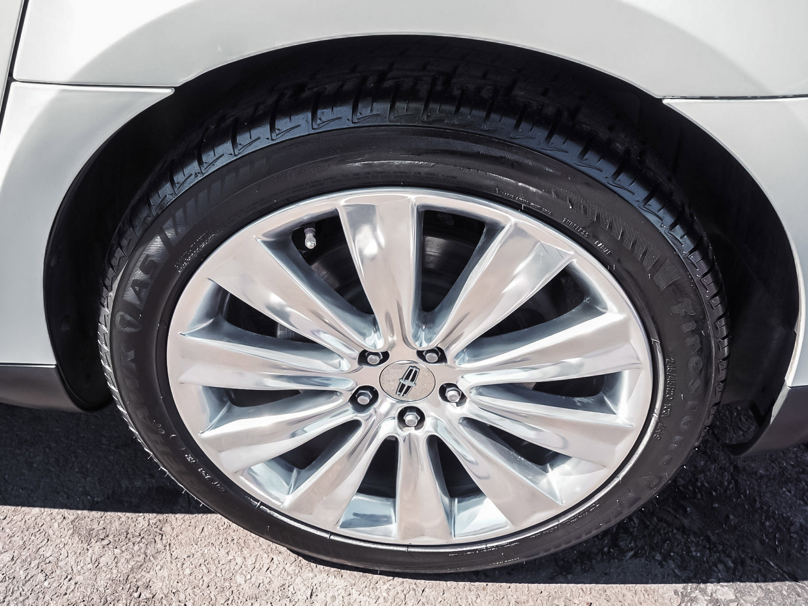 Used 2013 Lincoln MKS AWD image 7