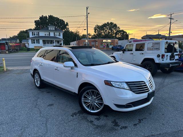 Used 2018 Lincoln MKT AWD w/ Technology Package image 3