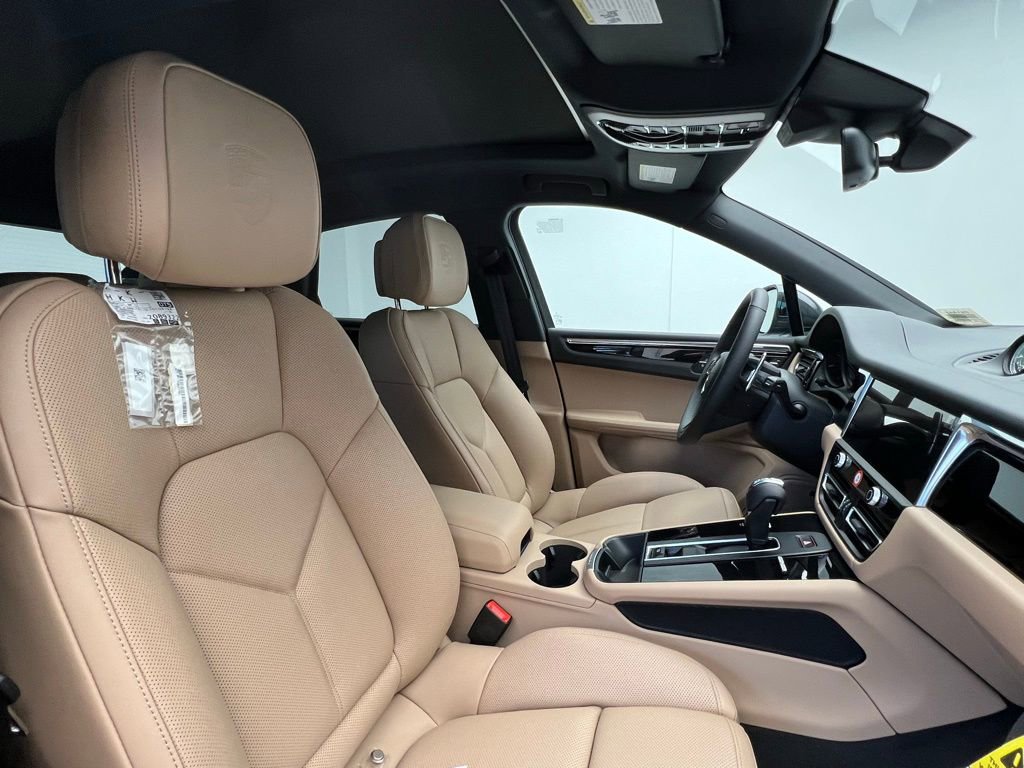 Used 2026 Porsche Macan AWD/4WD image 18