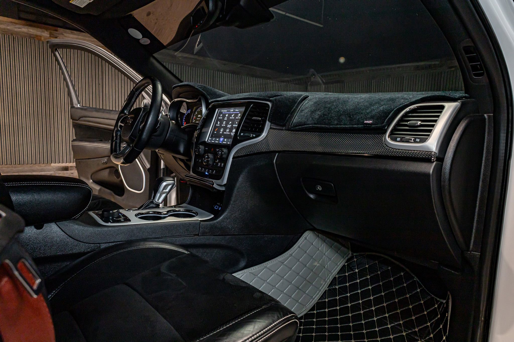 Used 2018 Jeep Grand Cherokee Trackhawk w/ Trailer Tow Group IV image 16