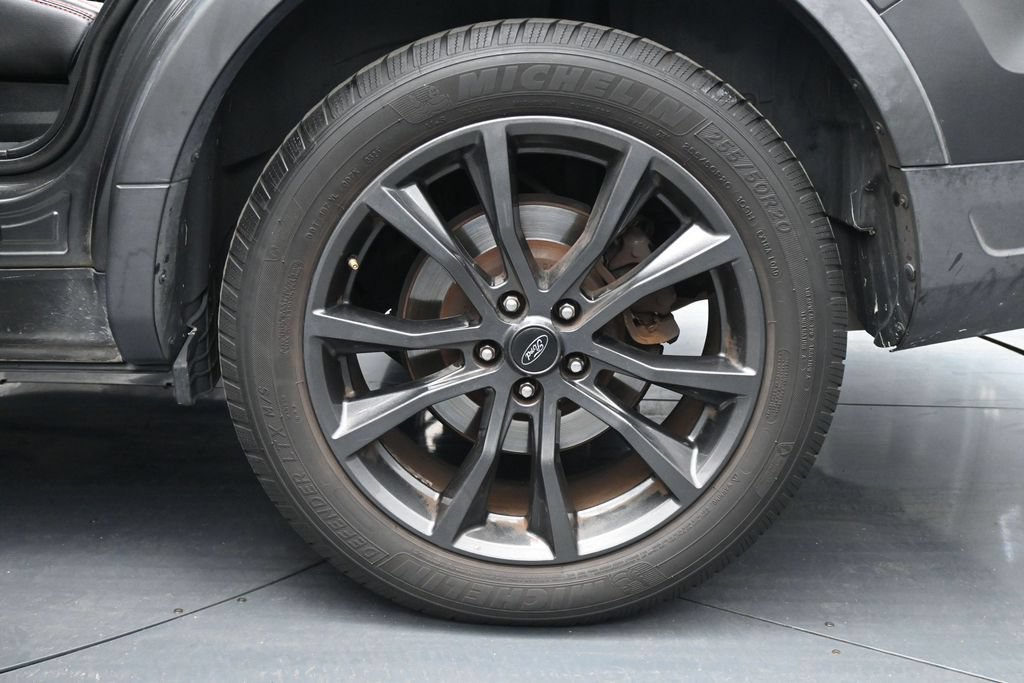 Used 2018 Ford Explorer XLT w/ Equipment Group 202A FWD image 22
