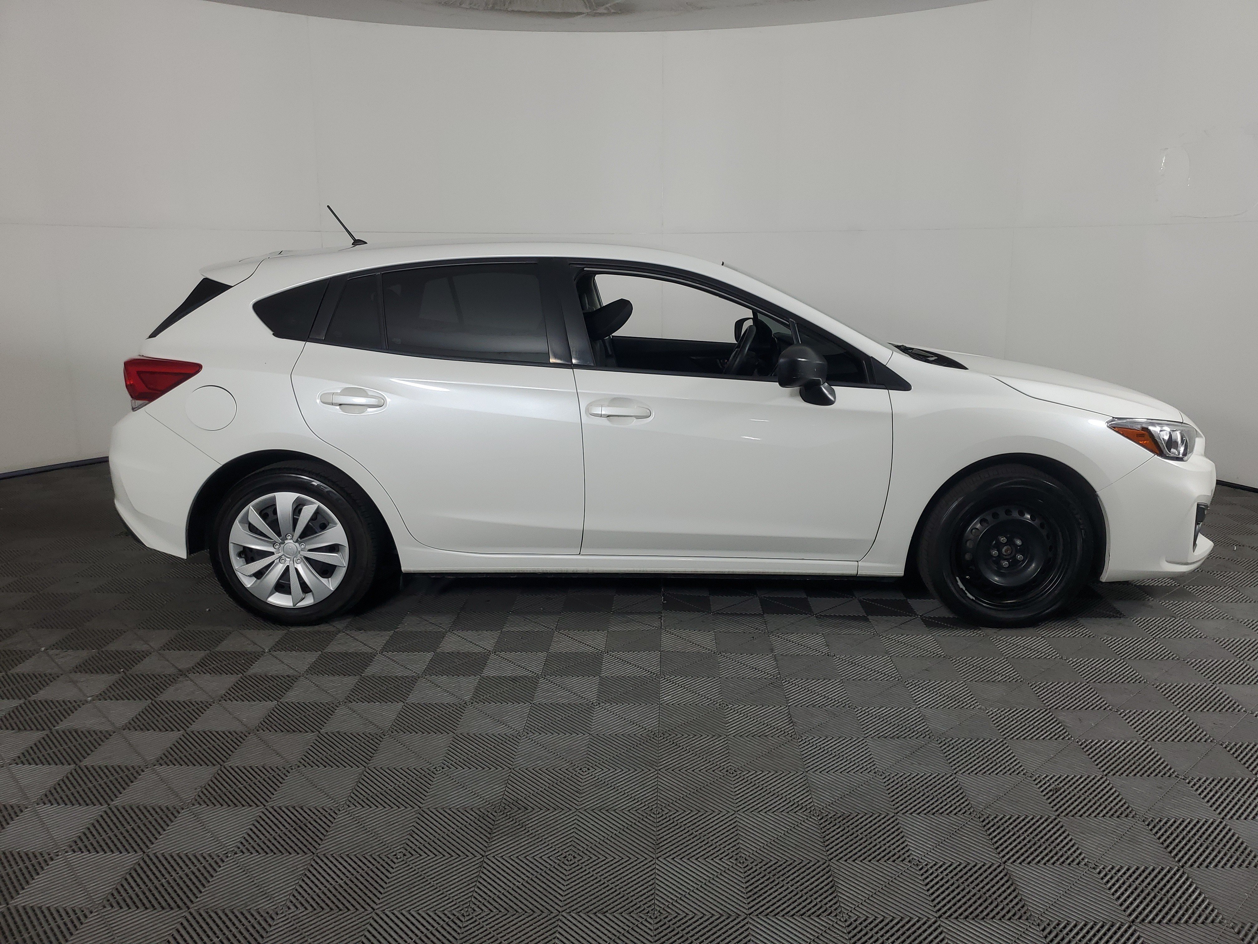 Used 2017 Subaru Impreza 2.0i AWD/4WD image 3