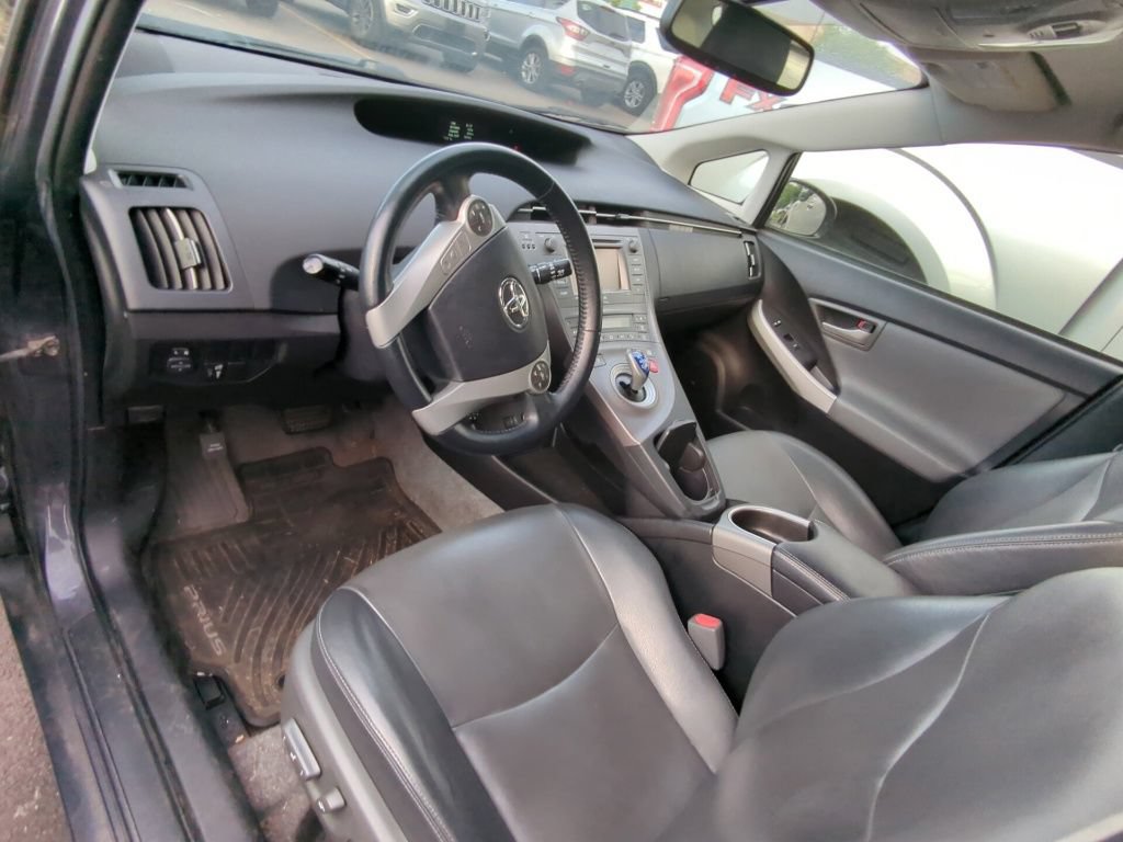 Used 2015 Toyota Prius Four w/ Four Season Floor Mat Package FWD image 7