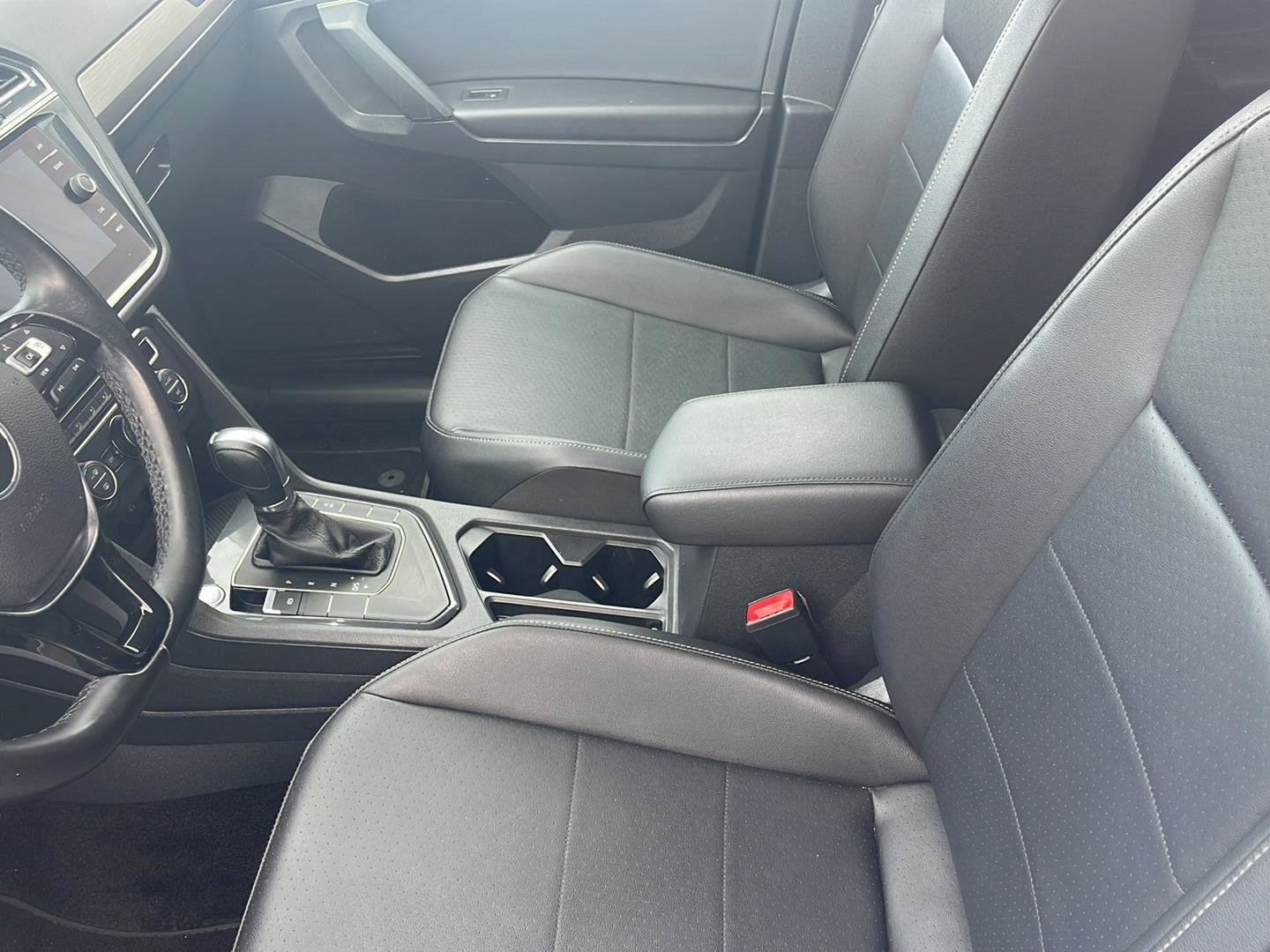 Used 2019 Volkswagen Tiguan SE w/ Panoramic Sunroof Package image 10