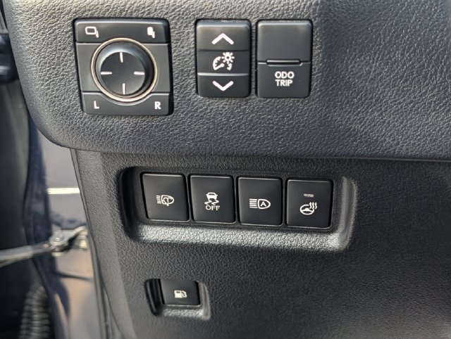 Used 2023 Lexus GX 460 Premium w/ Premium Package AWD/4WD image 25