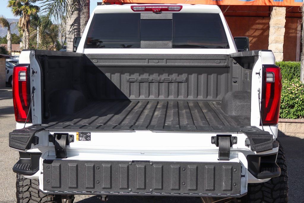 Used 2024 GMC Sierra 2500 Denali Ultimate image 9