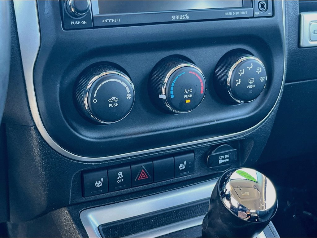 Used 2014 Jeep Compass Latitude FWD image 14