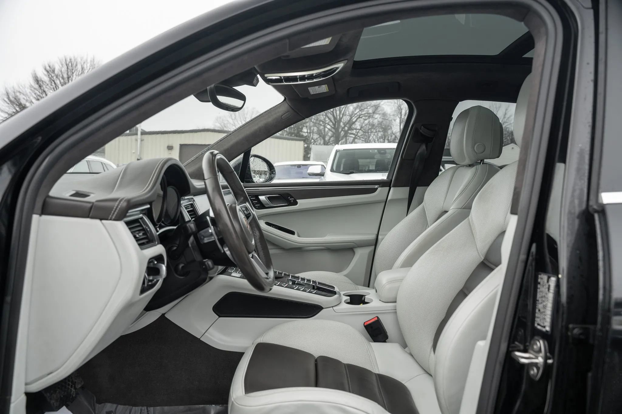 Used 2018 Porsche Macan Turbo image 7