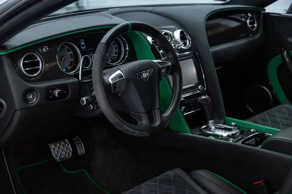 Used 2015 Bentley Continental GT3-R image 11