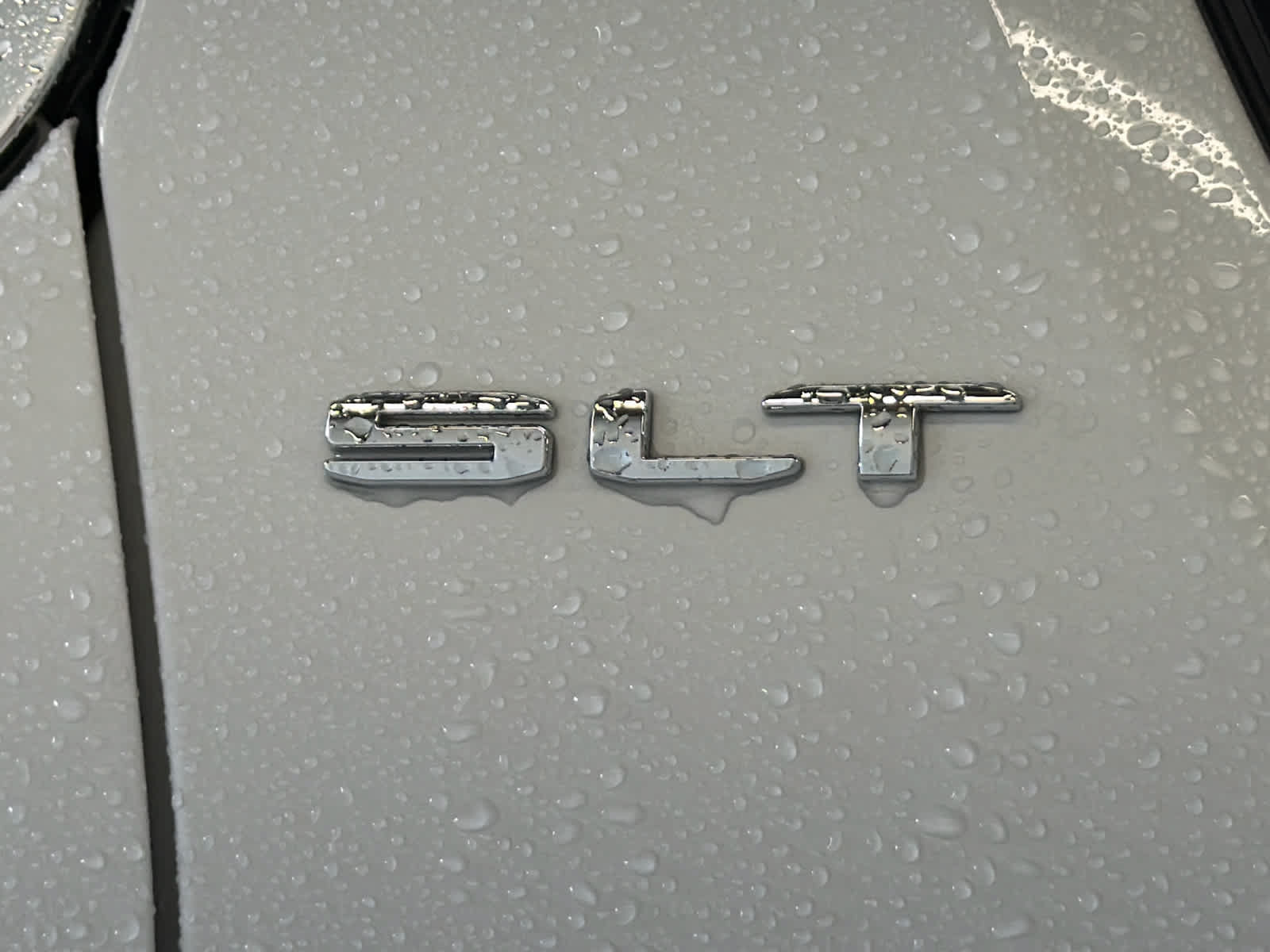 Used 2023 GMC Acadia SLT FWD image 9