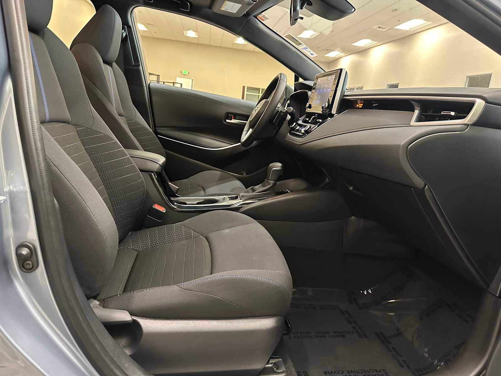 Used 2021 Toyota Corolla SE w/ SE Premium Package FWD image 28