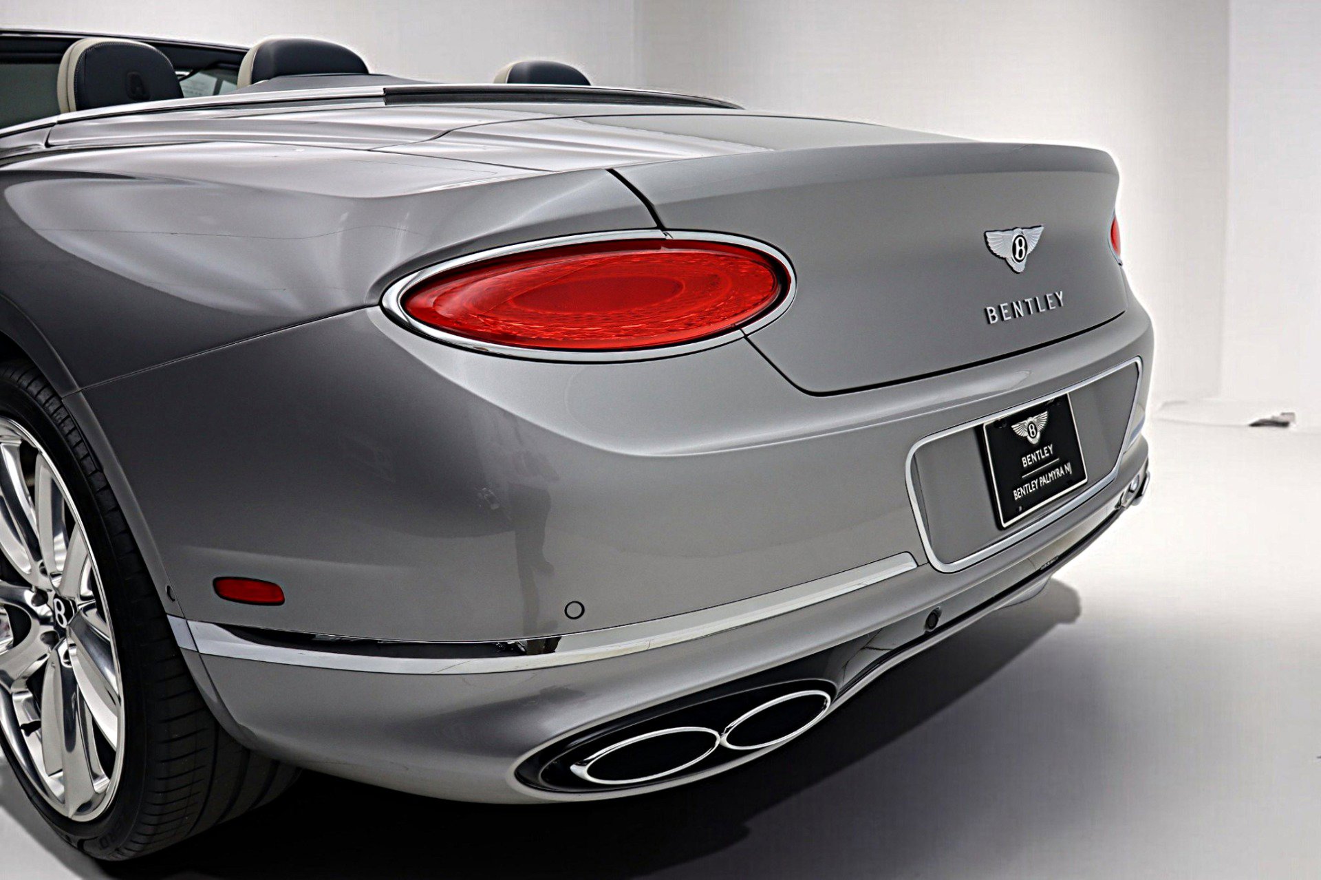 Used 2023 Bentley Continental GT Azure image 4