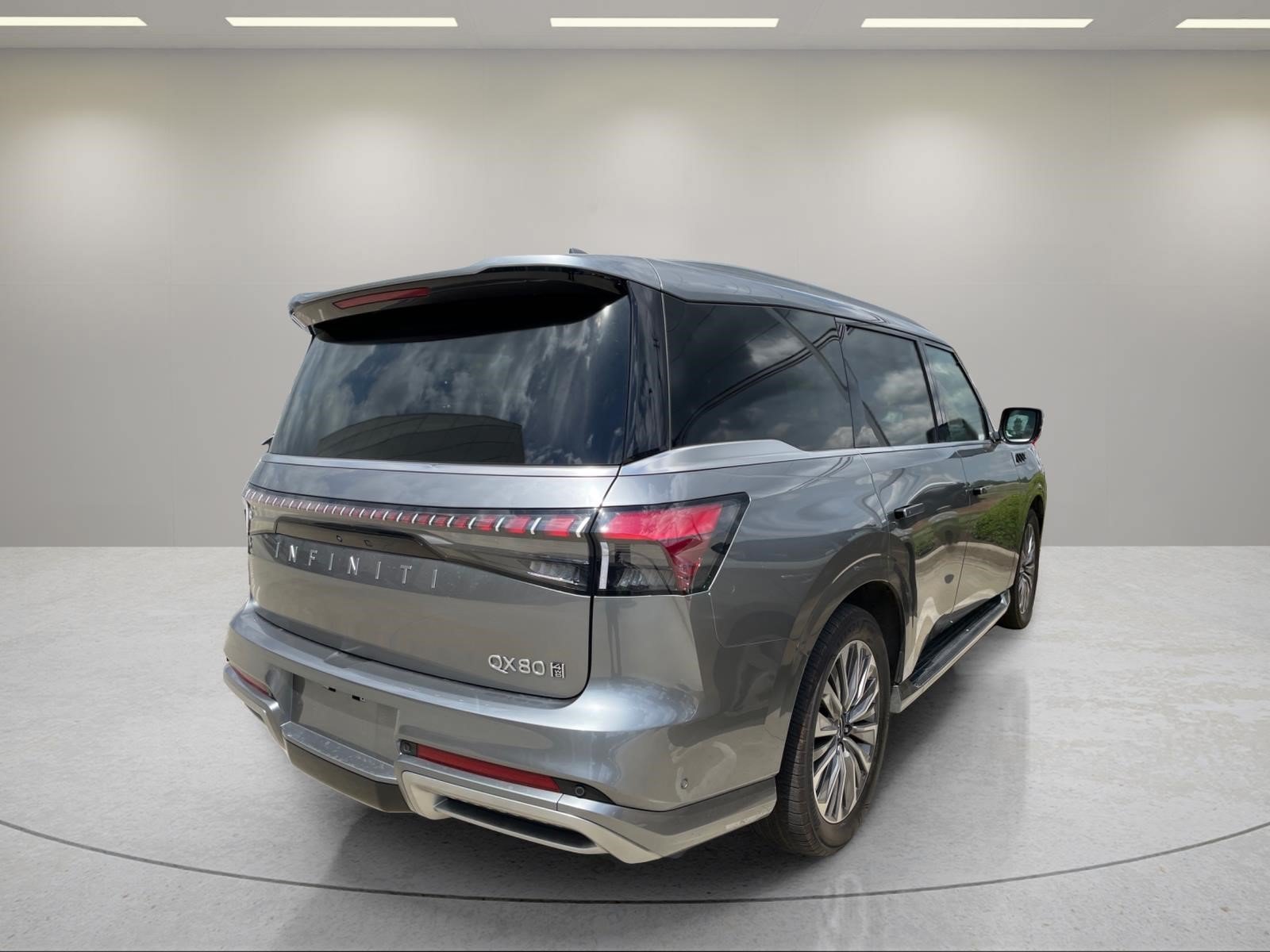 Used 2025 INFINITI QX80 Sensory AWD/4WD image 5