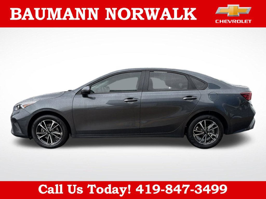 Used 2024 Kia Forte LXS w/ LXS Technology Package FWD image 4