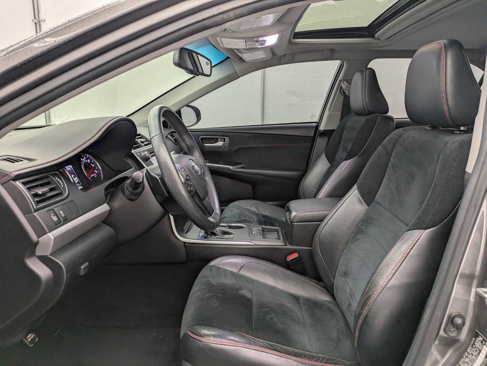 Used 2017 Toyota Camry XSE w/ Moonroof Package image 17