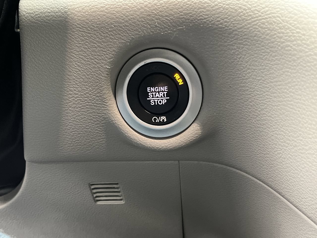 Used 2024 Chrysler Pacifica Touring-L FWD image 20