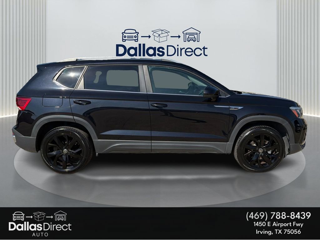Used 2022 Volkswagen Taos SE w/ Panoramic Sunroof Package FWD image 5