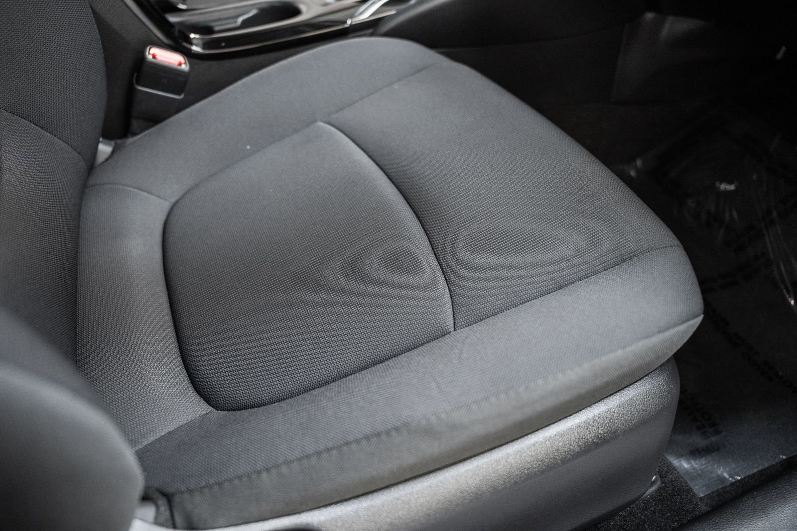 Used 2022 Toyota Corolla LE image 32