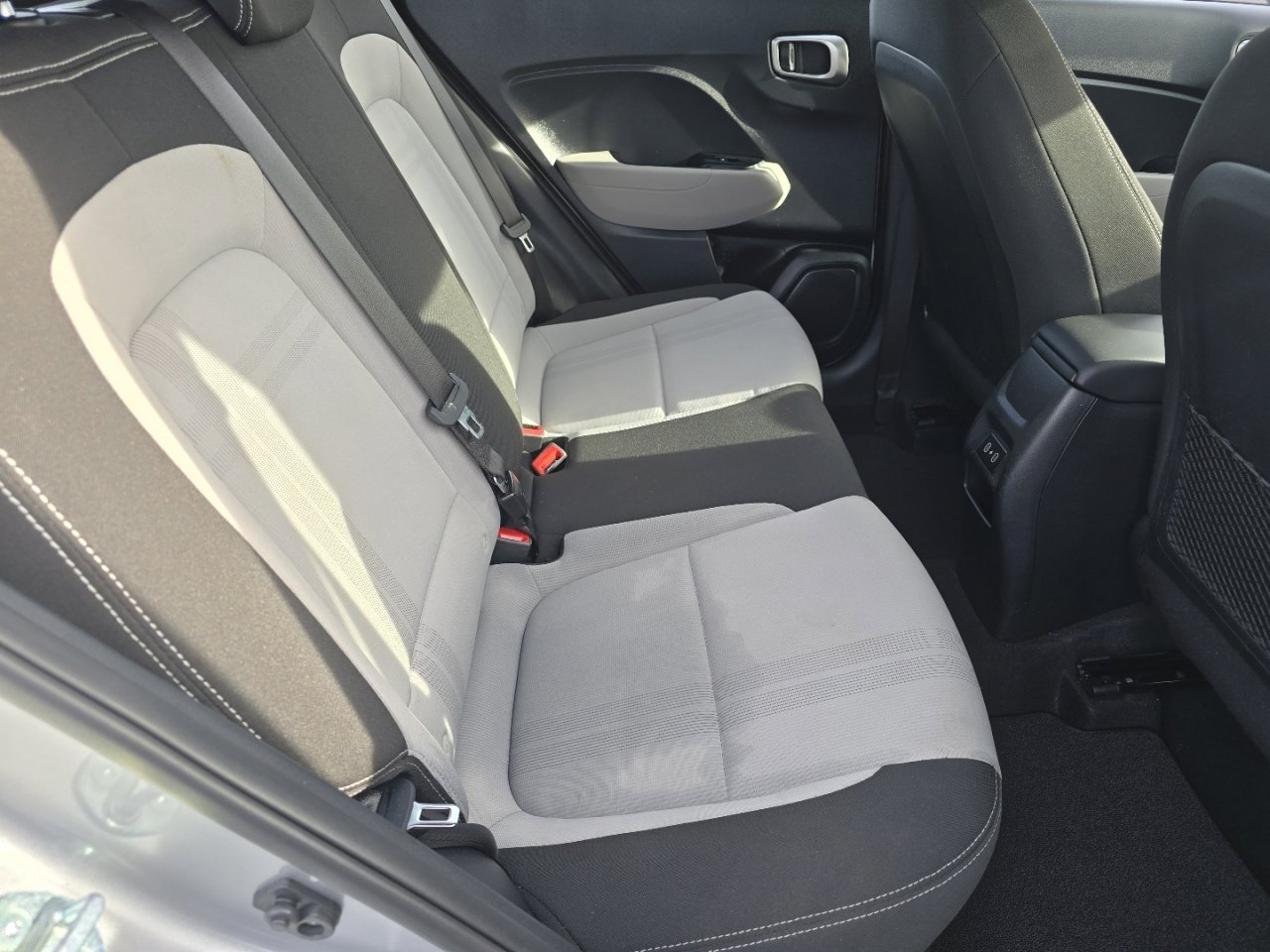 Used 2025 Hyundai Venue SEL image 18