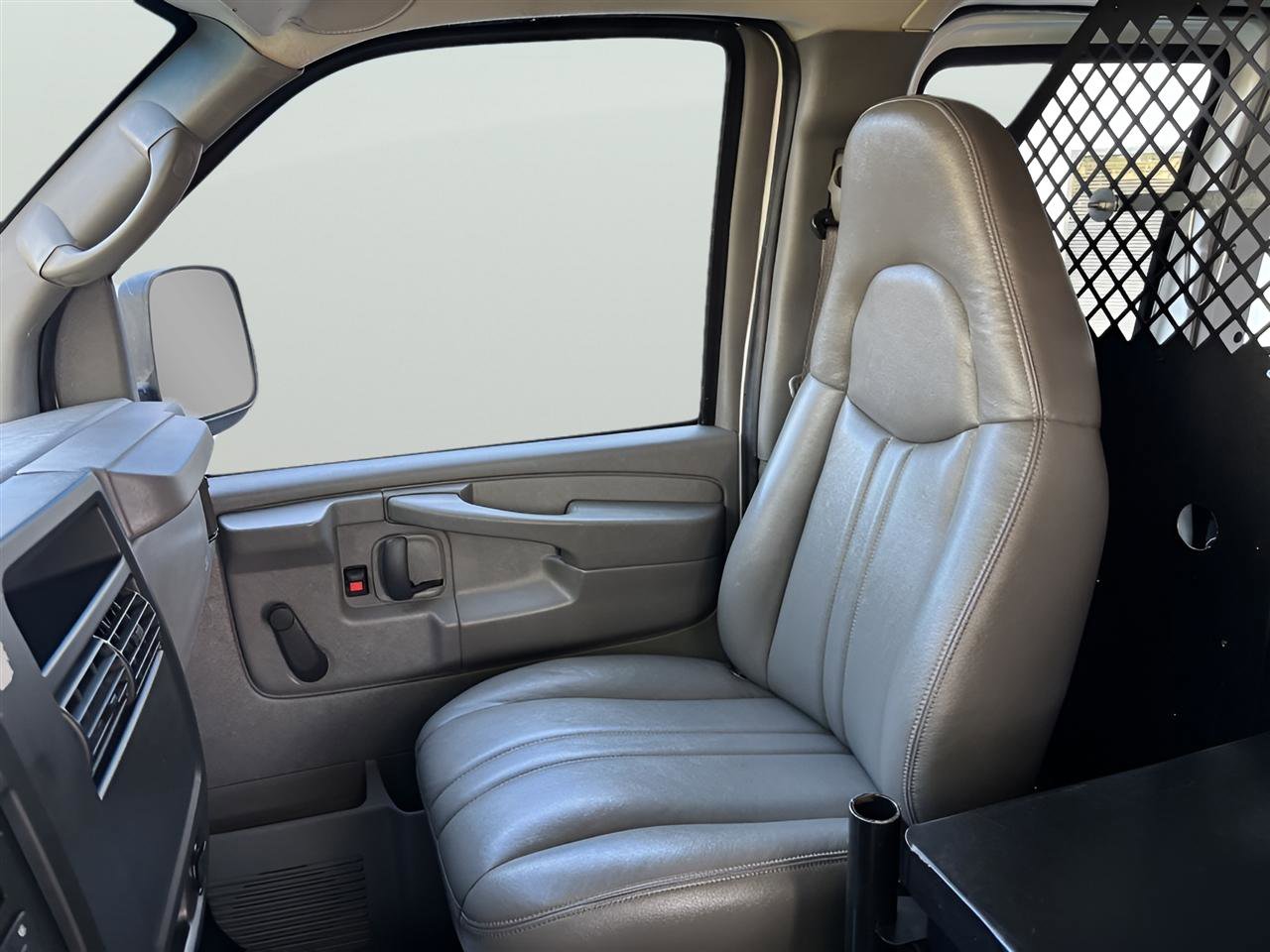Used 2005 Chevrolet Express 1500 RWD image 13
