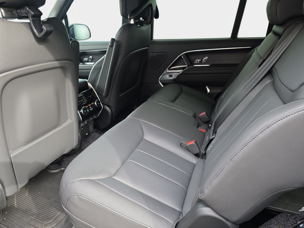 New 2027 Land Rover Range Rover Long Wheelbase SE AWD/4WD image 11