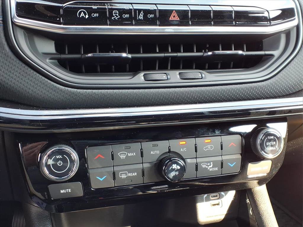 New 2026 Jeep Compass Latitude image 16