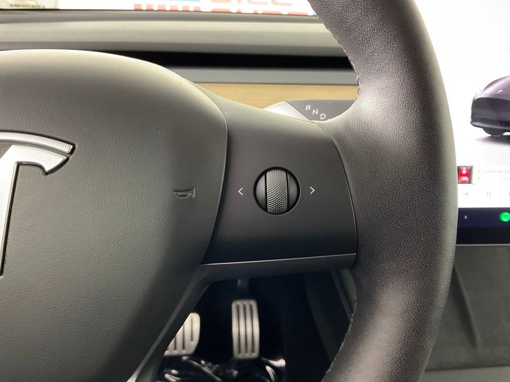 Used 2025 Tesla Model Y Performance AWD/4WD image 25