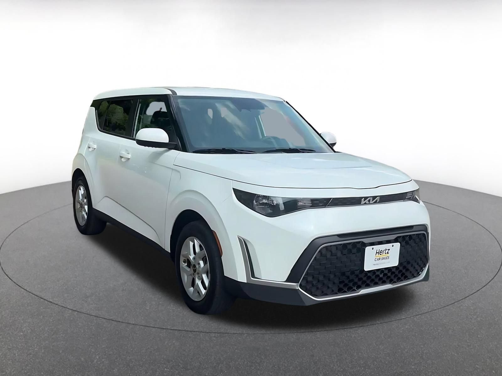 Used 2025 Kia Soul LX w/ LX Technology Package FWD image 3