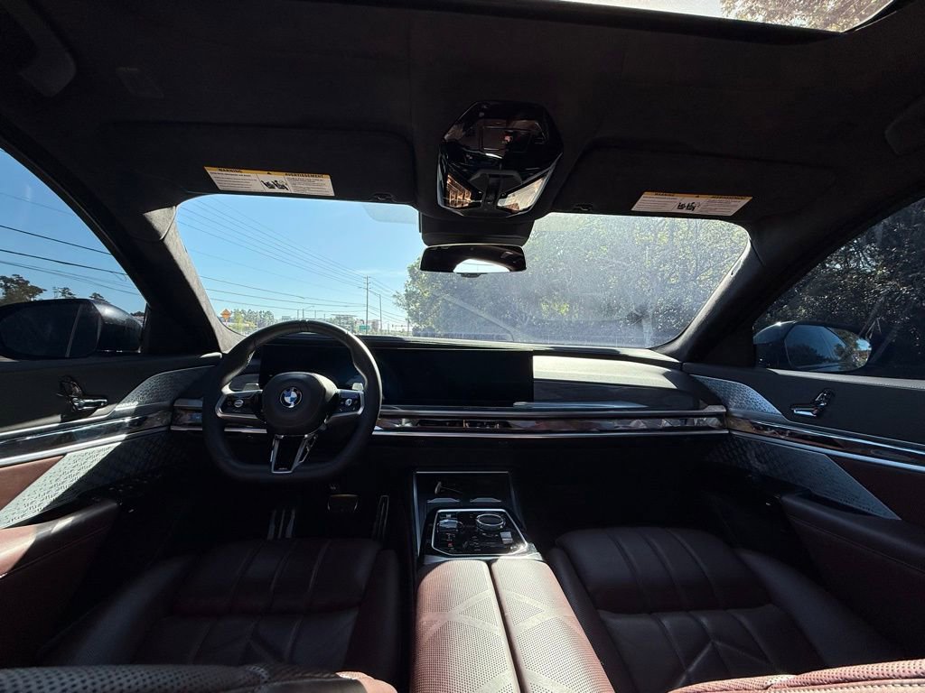 Used 2023 BMW 760i xDrive w/ Executive Package image 19