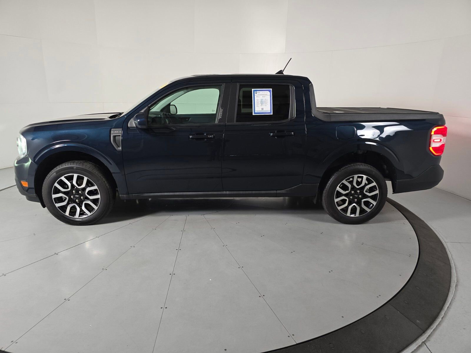 Used 2023 Ford Maverick Lariat w/ Lariat Luxury Package image 2